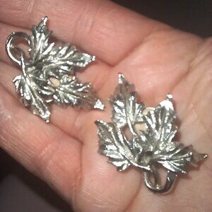 Vintage Emmons Clip On Earrings Ornate Leaves Silver Tone EUC